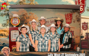 68d8d74f90fe6_groupeavecLillyWest.jpg