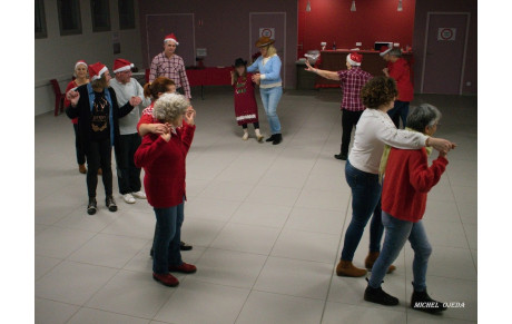 Quand les lutins du Père-Noël se mettent à la Country!