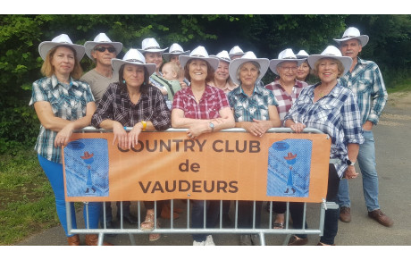La Country reprendra le 6 septembre pour les réinscriptions de nos adhérents, afin de  se &quot;remettre en jambes&quot; en dansant sur nos danses préférées! Les cours reprendront le vendredi 13 septembre 2024. 