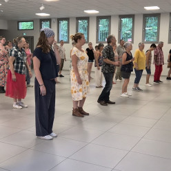 Une soirée de "danse en ligne" pour 45 danseurs enchantés ! Merci à Céline Quoy.